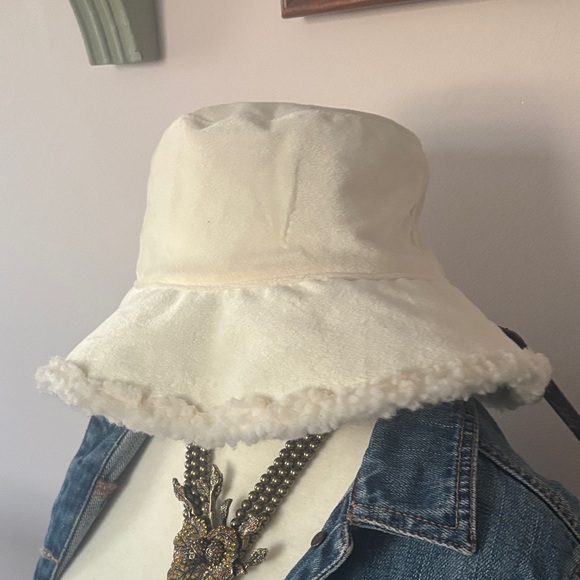 Ed Hardy Ivory Hat with Skull & Floral Embroidery NWT - Picture 5 of 11